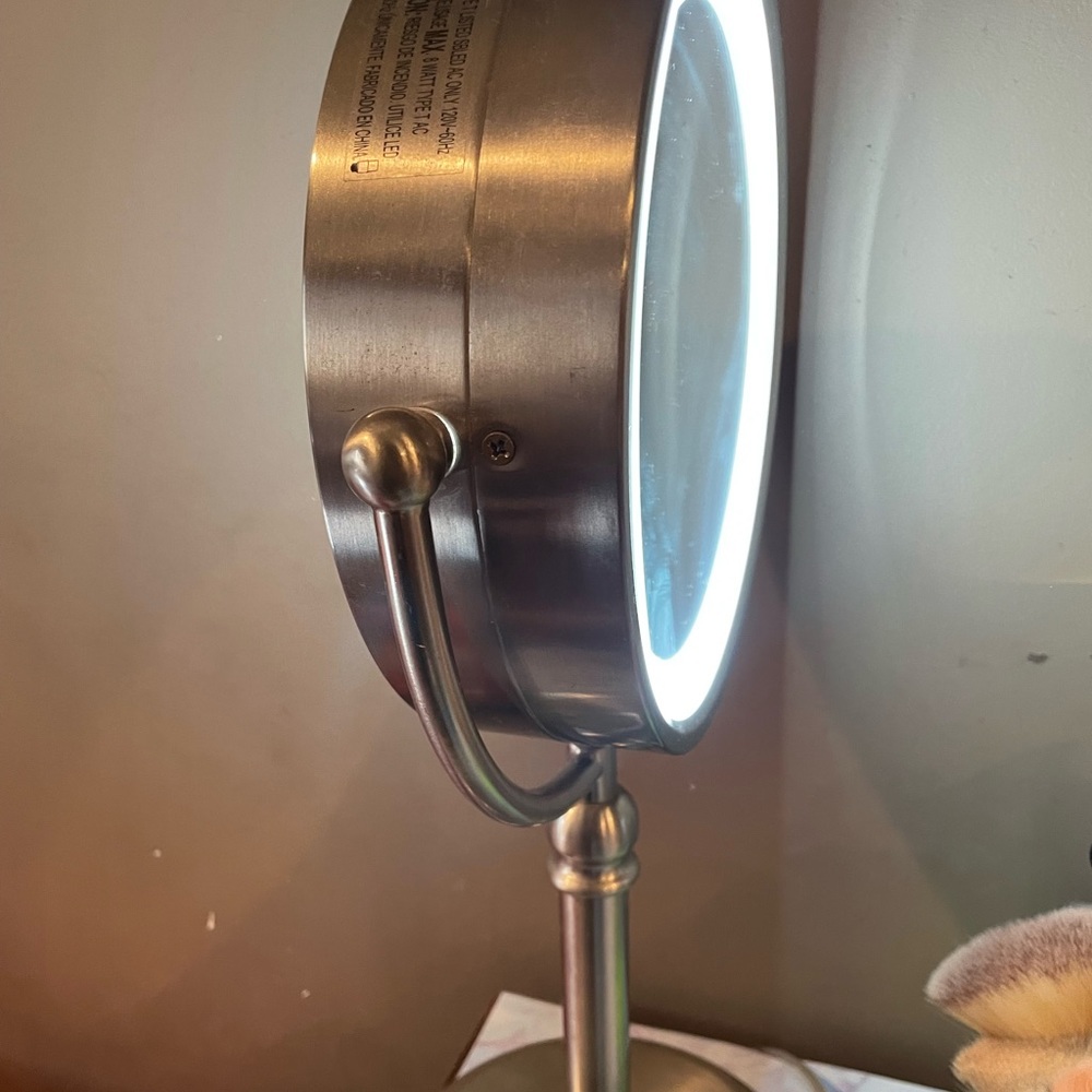 Makeup light mirror